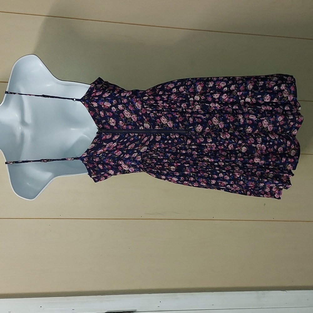 Forever 21 plunge - Picture 3 of 7